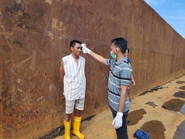 Pengecekan Suhu Karyawan dan Mitra kerja