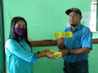 Pembagian Multivitamin kepada Karyawan dan Mitra kerja