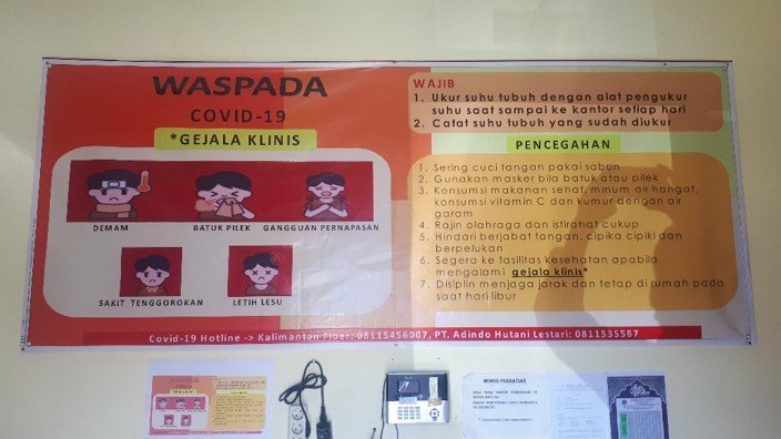 Pemasangan Spanduk di areal kerja AHL