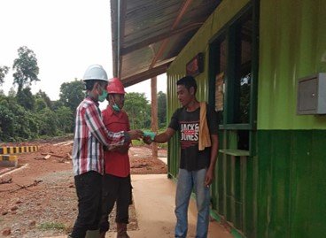 Pembagaian Masker kepada Karyawan dan Mitra kerja